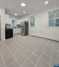 Building Photo - 872 S 16th St