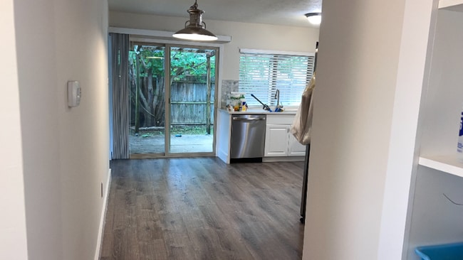 Building Photo - 1405 Meandering Way