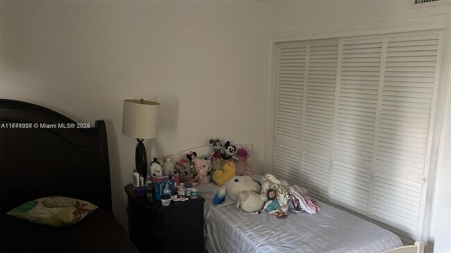 Foto del edificio - 7304 SW 82nd St