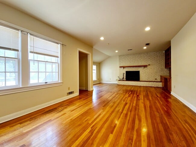 Building Photo - Cute 2 Bedroom Home in Heart Of Lubbock