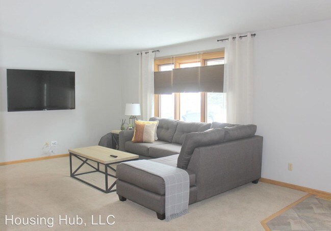 Building Photo - 15220 Forest Cir SE