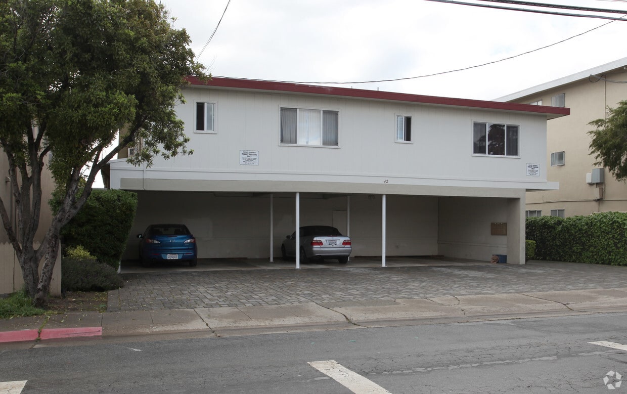 Building Photo - 42 East Thirty-Ninth