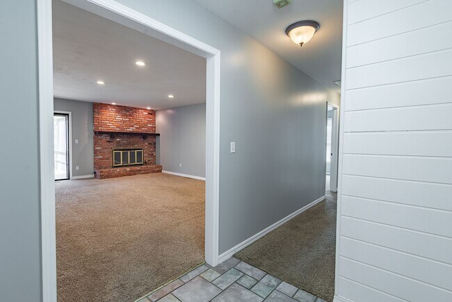 Foto del edificio - 3 Bed 2.5 Bath Springfield, MO