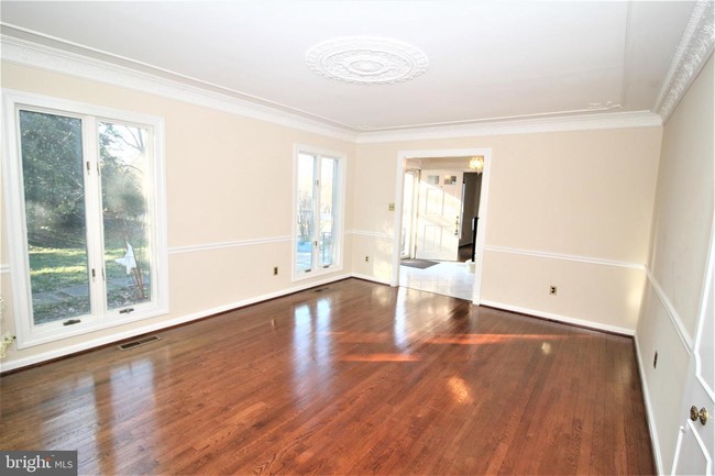 Foto del edificio - 9817 Glen Rd
