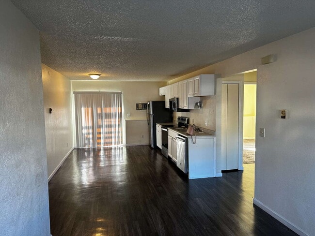 Photo - "Cozy 2-Bed Retreat with Charm!" Apartment