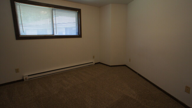 Building Photo - Sonstra Apartments