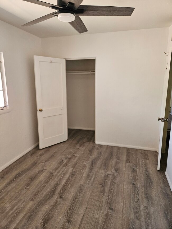Building Photo - 2326 E Earll Dr
