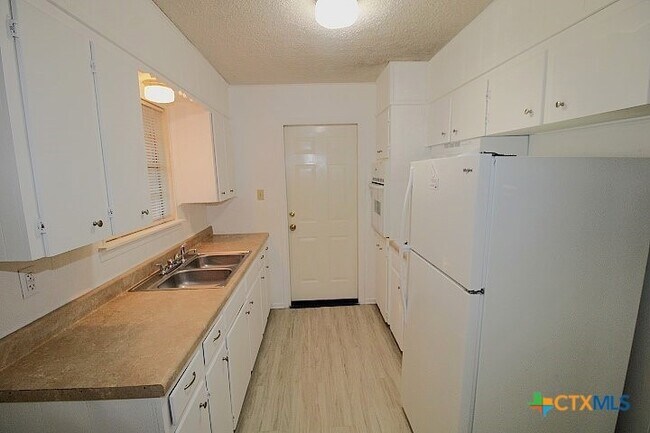 Foto del edificio - 512 Creek St