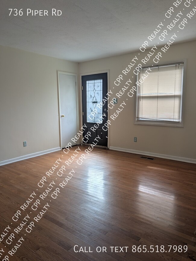 Building Photo - 736 Piper Rd