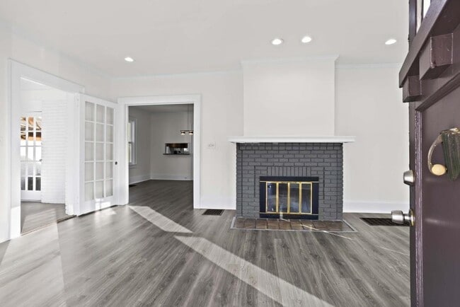 Building Photo - 2044 Fairhaven Cir NE