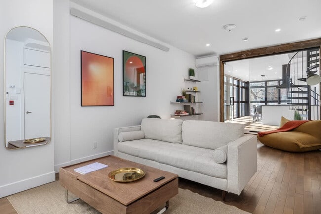 Building Photo - 3414 Rue Stanley