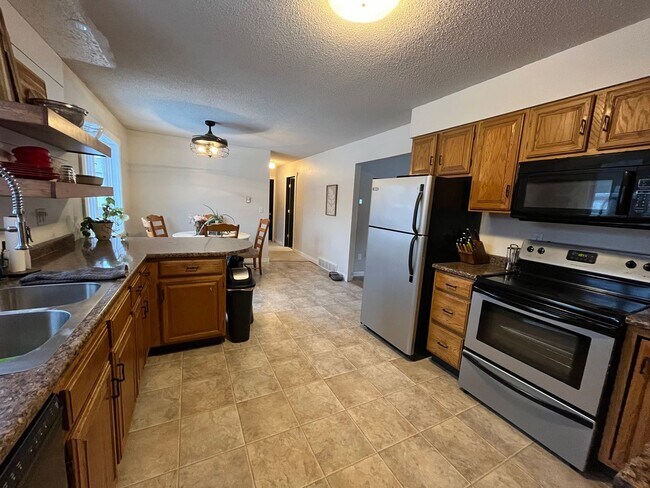 Foto del edificio - Beautiful 3 Bedroom / 2 Bath on 7 Acres!