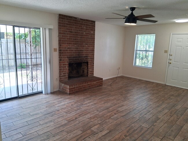 Building Photo - 3515 Plains Dr