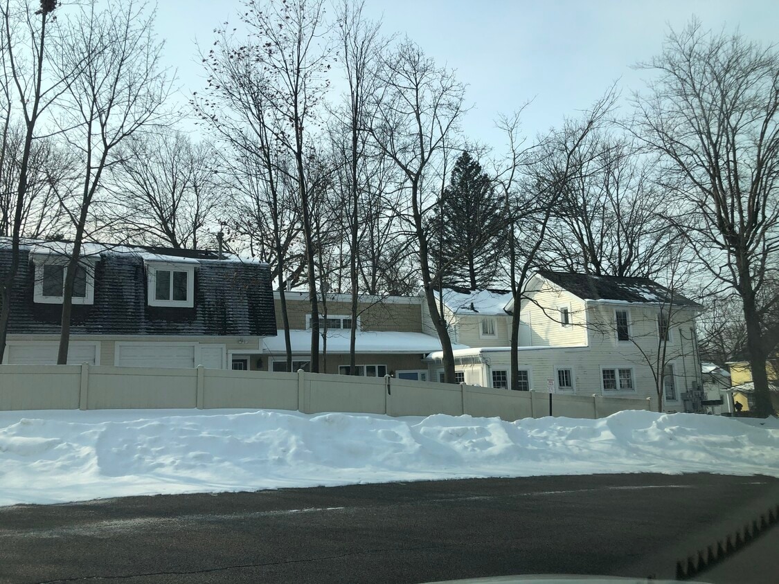 Building Photo - 297 High St