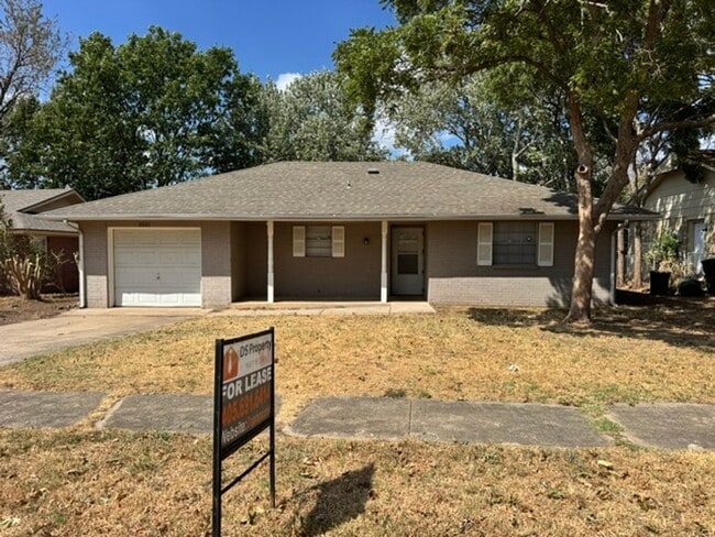 Photo - 2021 Elmhurst Dr House