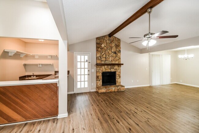 Foto del edificio - 4331 Walnut Bend