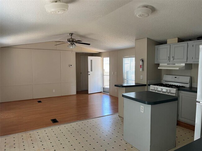 Foto del edificio - 4950 Brinkman St