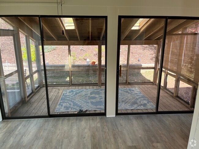 Building Photo - 103 Birdwood Ct