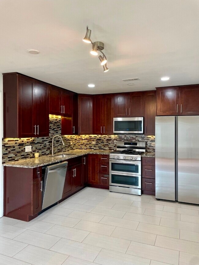 Foto del edificio - 1405 Cove Dr