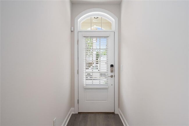 Foto del edificio - 1363 Live Oak Ln