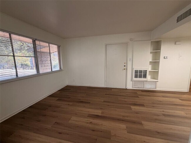 Foto del edificio - 3304 Red River St