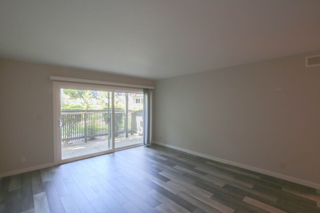 Foto del edificio - San Ramon Gardens Condo - 2 Bed and 1 Bath...