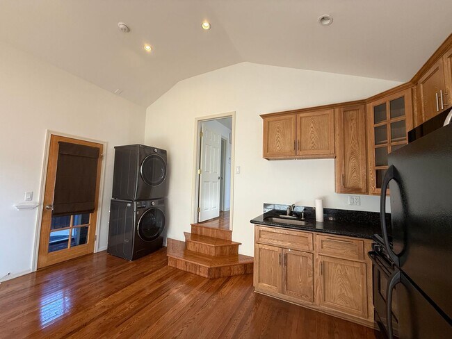 Foto del edificio - 1 bed, 1 bath Guest unit in Woodland Hills