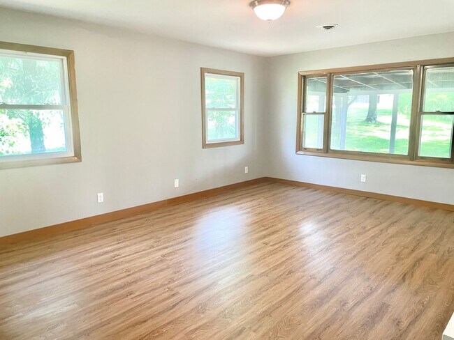 Building Photo - Charming Remodeled Home on Large Lot with ...
