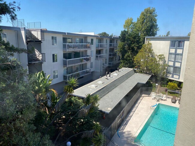 Foto del edificio - 965 Shorepoint Ct