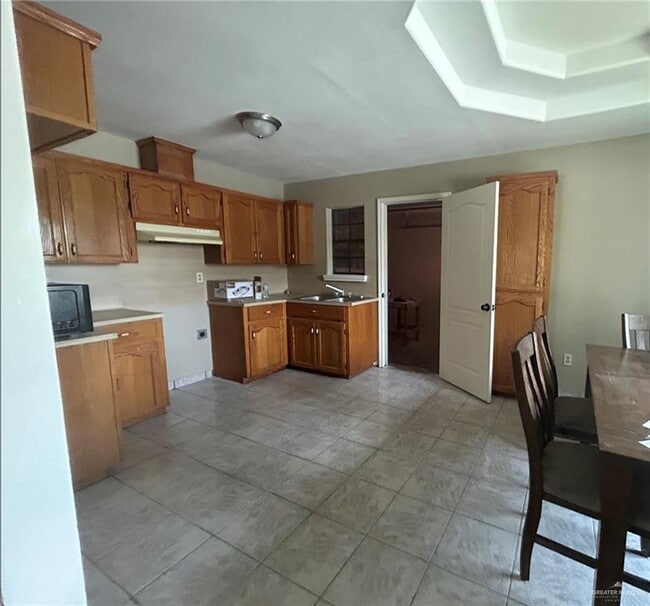 Building Photo - 129 W Falcon Ave