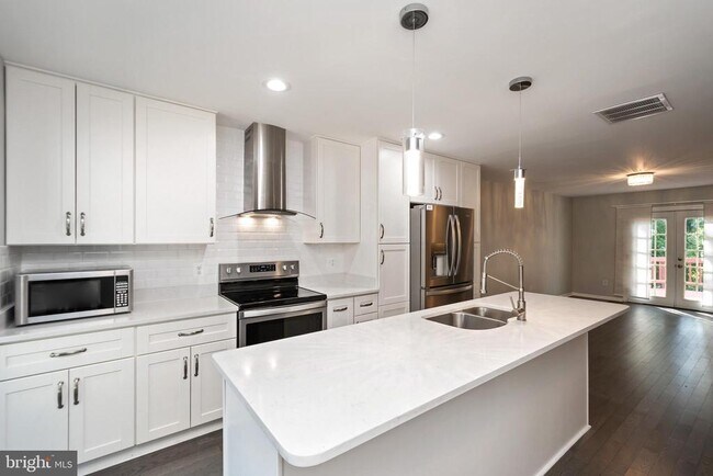 Building Photo - 8550 Springfield Oaks Dr