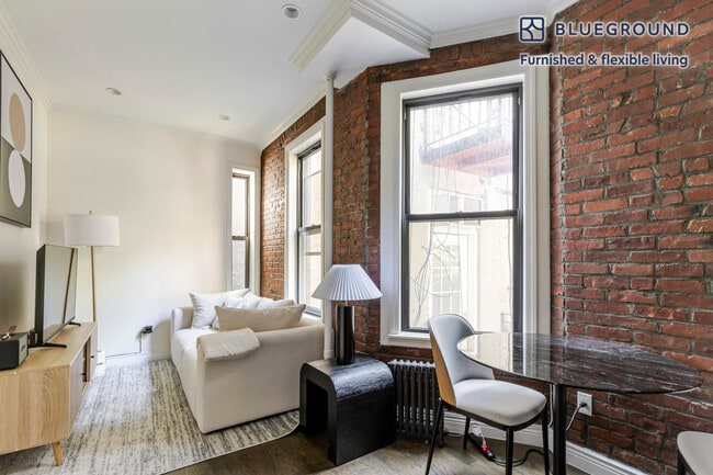 Building Photo - 223 Mott St