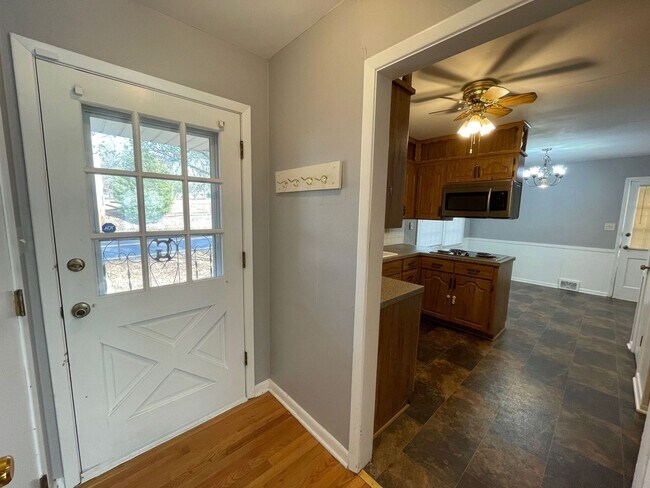 Building Photo - 3 Bedroom, 2.5 Bathroom Home in Independence