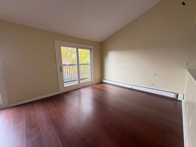 Building Photo - 156 Warner St