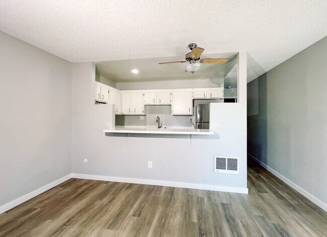 Foto del interior - Point Loma Bay Apartments | Coastal Living Near the Beach