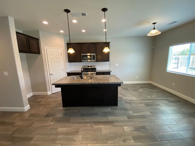 Building Photo - SE Visalia home coming soon !