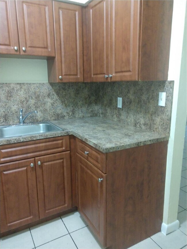 Foto del edificio - 260 NW 40th Ct