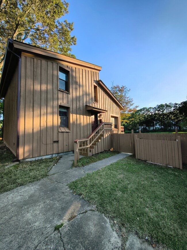 Building Photo - 412 Indian Ave