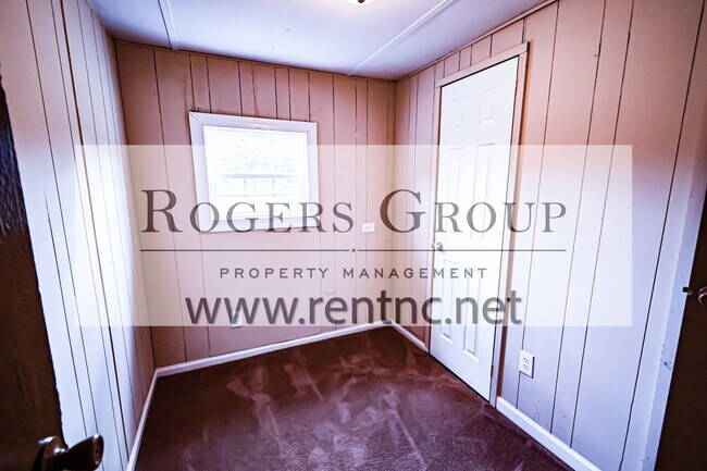 Foto del edificio - 124 Woodway Dr