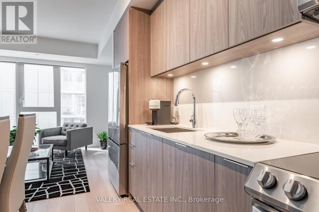 Building Photo - 357 King St W