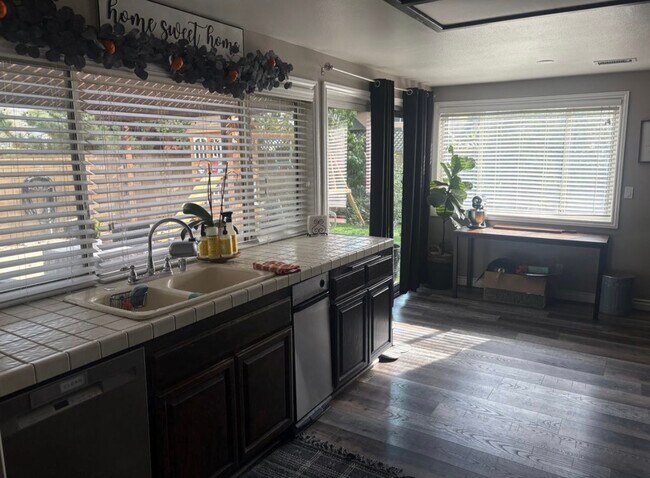 Building Photo - 5312 Diane St