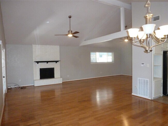 Building Photo - 12303 Waldemar Dr