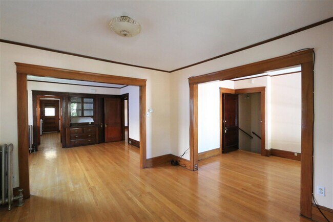 Building Photo - 46 Saville St