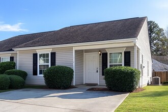 Building Photo - 1701 Summerwoods Ln
