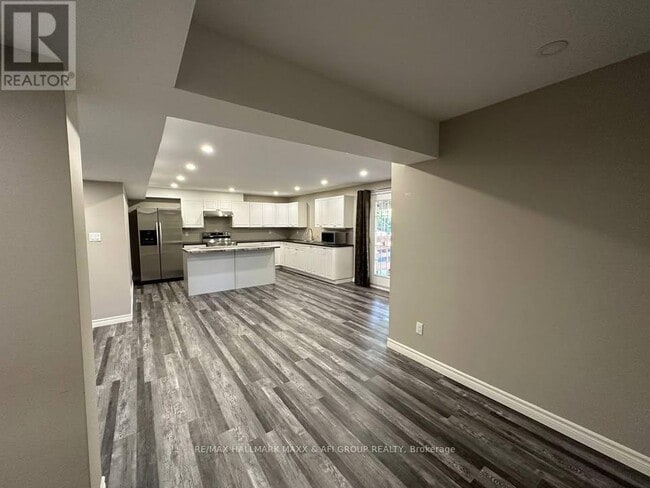 Building Photo - 33 Camelot Square