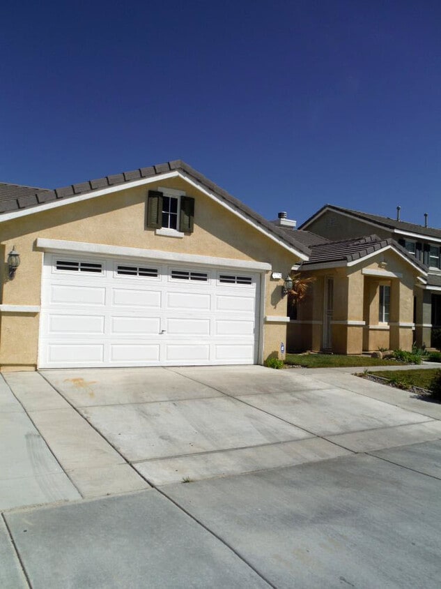 Primary Photo - 44218 Amethyst St