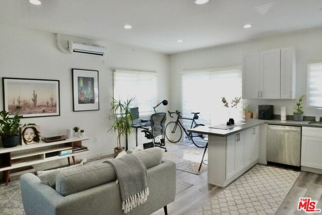 Foto del edificio - 1157 S Point View St