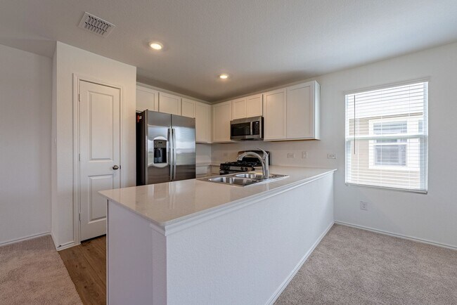 Building Photo - Brand New Modern Home with Landlord-Provid...