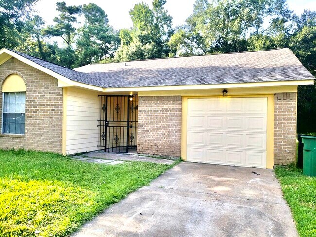 Building Photo - 10015 Valley Lake Dr