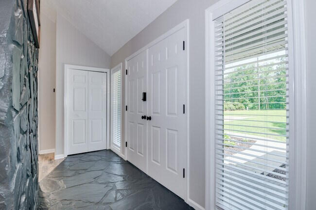 Foto del edificio - 219 Jasper Rd